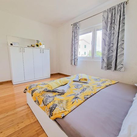 Flip - Flop Appartement Novalja Buitenkant foto
